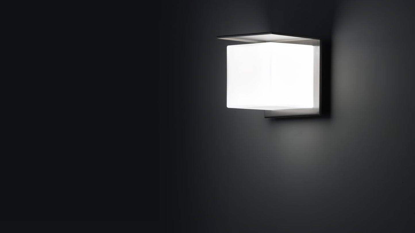 Wall luminaires with unshielded light